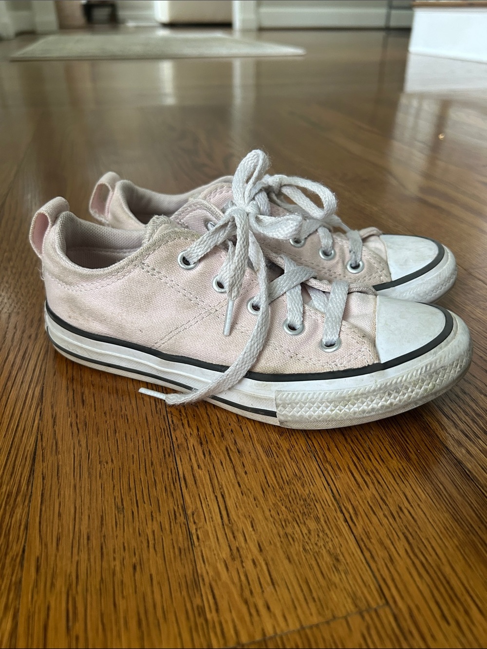 Converse girls pink Chuck Taylor sneakers